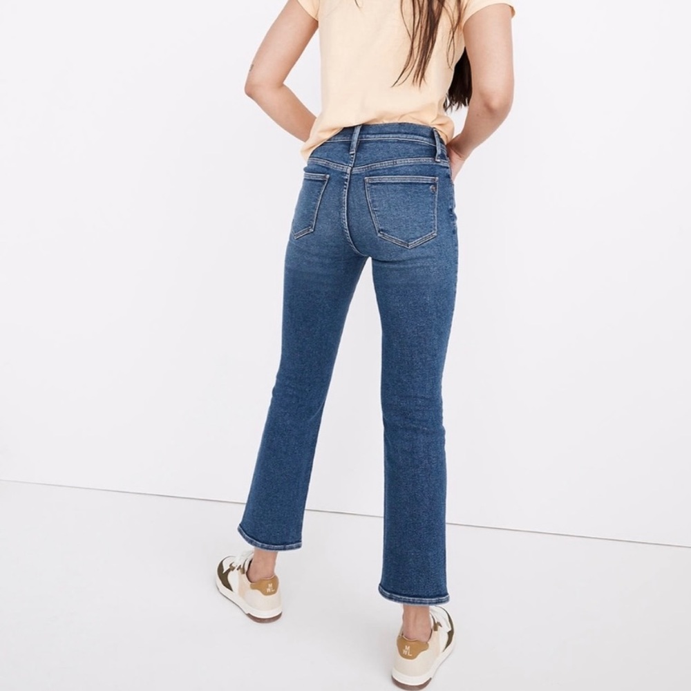 Size 26 Madewell Cali Demi-Boot jeans in Bodney wash.
